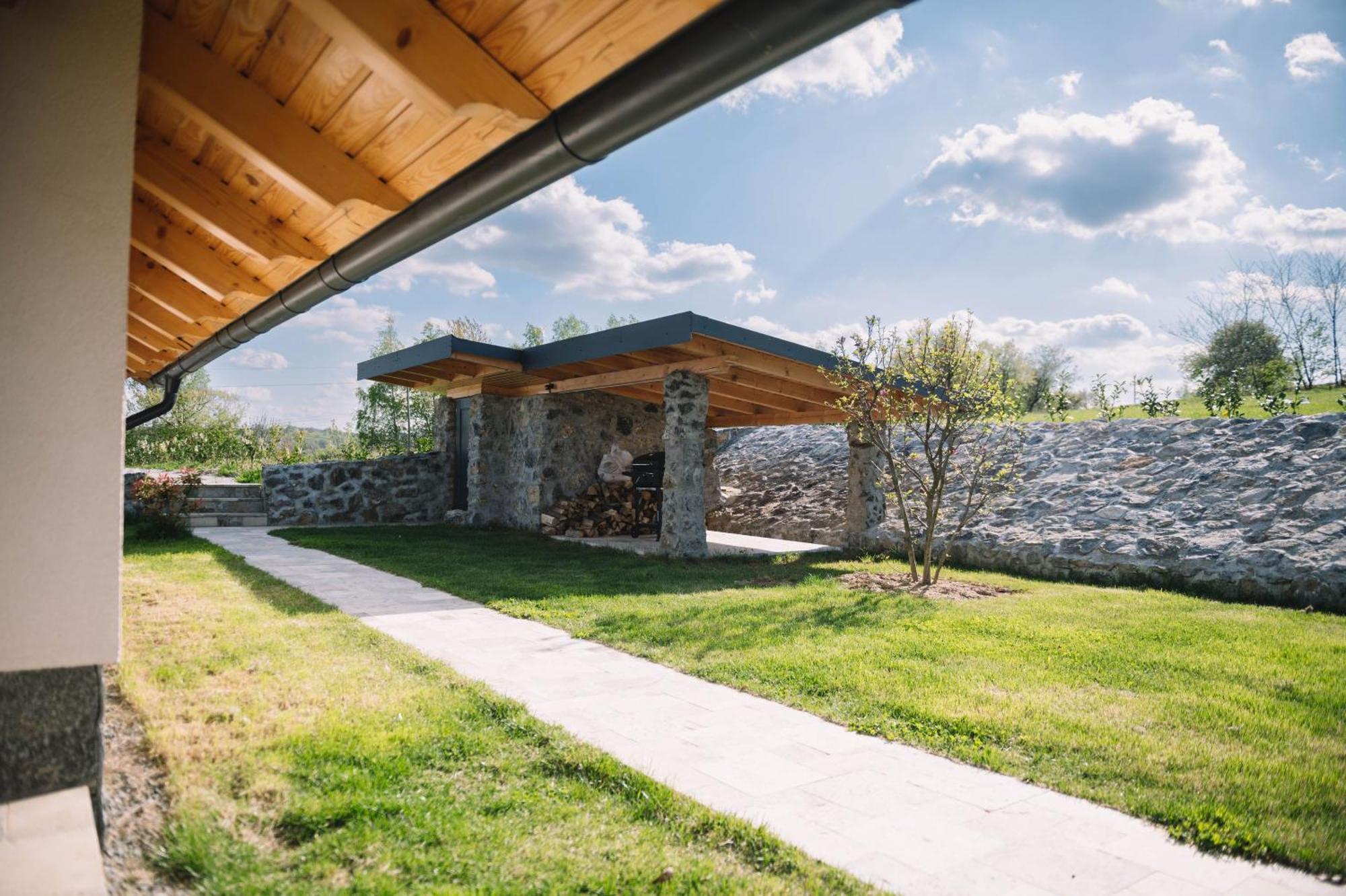 Casa Moderna In Sinteu - Intersectia Intre Modern Si Linistea Naturii Huta Voivozi Eksteriør bilde